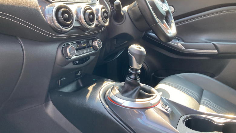 Nissan Juke 1.0 DiG-T 114 Tekna 5dr Petrol Hatchback